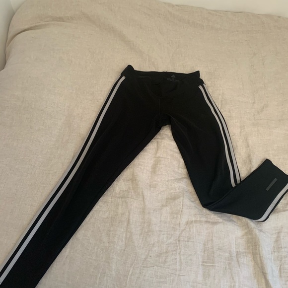 👀 Adidas leggings 👀 - Picture 2 of 3